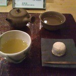 茶の葉 たまプラーザテラス店 - 季節のお菓子セット　お茶：志布志　