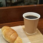 ル・クロワッサン - 塩パン 120円 ホットコーヒー 300円 税別