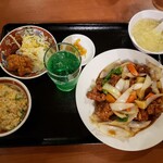 Haruka - 酢豚定食。ランチにジュースが付くらしい。