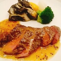 The Arts Fusion - 魚料理：あんこうの下仁田ねぎクリームソース 意外な組み合わせがいい。残念だったのが牛肉。火入れはいいと思うし。赤身も好きですが、なんとも肉の旨味を感じられない。付け合わせもありきたりで工夫がない。他がよかっただけに悪目立ちしました。