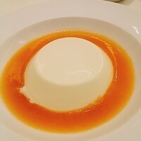 The Arts Fusion - 蕎麦茶のブランマンジェ　柿のソース 蕎麦茶の香ばしい香りがします。柿は苦手なのですが、このソースは美味しかったですね。