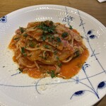 Izora - 豚バラ肉の燻製と下仁田ネギのトマトソーススパゲッティ