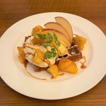 お食事カフェ Sogno - 料理写真:キャラメルりんごのワッフル