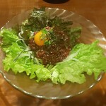 Dining bar Takuan - 馬刺ユッケ 980円