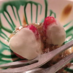 麻布 かどわき - 苺とチーズの蜂蜜トリュフかけ