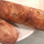 左から、生姜のコンフィとくるみのパン、さくらバゲット