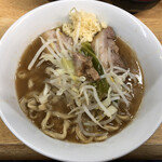 ラーメン二郎 - ラーメン 780円　麺半分・ヤサイ少な目にんにくで