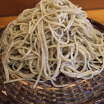 猪口才 - 蕎麦は「栃木県益子産」の常陸秋蕎麦を使った、外一(10:1)の粗挽き蕎麦