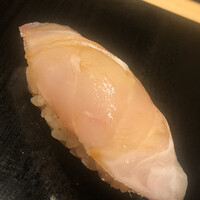 鮨 竜介 - 白甘鯛。真昆布〆