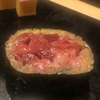 鮨 竜介 - 太巻きのアップ