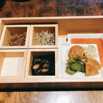 かやうさぎ - 朝食)おかず達の木箱