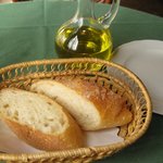 トラットリア ナトゥーラ - (09/2)ランチコースに付くバゲット