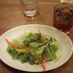 ナポリの下町食堂 - サラダセット(\550)・新鮮野菜のハーブサラダとアイスティー