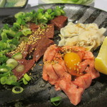 かどやホルモン店 - 生食物の盛り合わせ。メニューにありません。