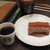 スターバックスコーヒー - デザートは、ショートケーキの「ザ ショコラ」とチョイス。 ワンカップのコーヒー（写真手前左）頂きました！