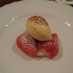 エッフェ - バニラアイスとイチゴ