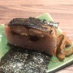 酒と博多飯 燦々 - お通し鯖寿司