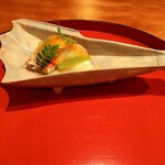 御料理 古川 - 北海道の毛蟹と生雲丹、合馬の筍、蕪、ジュレで
