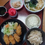 Sobashou Izumo Yamamotoya - 「カキフライ定食@1,100円（税別）」カキフライ4個、麺類、炊き込みご飯、小鉢のセットです。