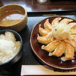 五味八珍 - 定食全景