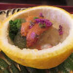 日本料理 きた川 - 松前産雲丹、カニ味噌　柚子釜
