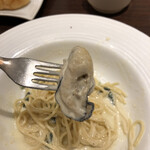 グレイスガーデン - なかなか大きなカキ。4個入ってたそうです。