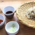傍 - 定番の白そば＋トマト汁