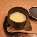 宝祥 - 茶碗蒸し。具は、鶏肉、かまぼこ、椎茸だけでしたが、熱々でお味も良かったです。