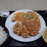 衣さんの店 - Aランチ（餃子定食）700円