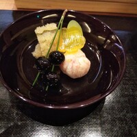 天婦羅 みやしろ - 突きだし。黒豆  子持ち昆布  手まり蟹  切り梅   