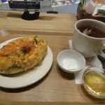 123742332 - ２Fのカウンター席で