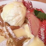 苺のワッフル；アップ
