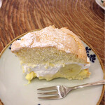 二三味珈琲 cafe - 出来立てのバナナクリームケーキ