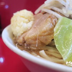 ラーメン二郎 - 豚の厚み