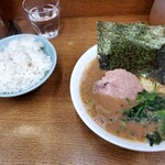 ラーメン 虎ノ穴 - ら～めんライス