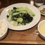 紅虎餃子房 - 青菜の塩炒めと定食セット