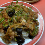 昇龍 - 豚バラ肉とにんにくの芽のごはん