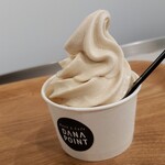 ブック＆カフェ ダナポイント - ほうじ茶ソフトのカップ(380円税)です。