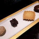 GINZA JOTAKI - 小菓子　こちらも美味しいです♪