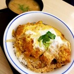 Katsuya - カツ丼(梅) 490円/とん汁(小) 120円