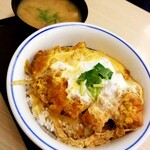 かつや - カツ丼(梅) 490円/とん汁(小) 120円