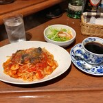 デイアンドナイト - えびとなすのトマトソーススパゲティ