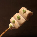 炭焼 おかげさん - 焼き過ぎない事が大事なササミは載せる山葵が肝ですが、山葵の乗せ方に性格が出る一本、綺麗ですね！