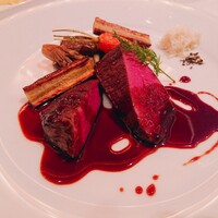 ヘイゼル・グラウスマナー - 鹿肉のグリル