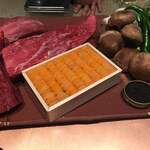 窯焼き割烹 黒泉 - 今日の食材、肉も凄いが、ウニにキャビア、、、