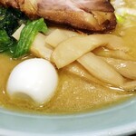 Ramen Goen - この系譜で定番のメンマとうずら。