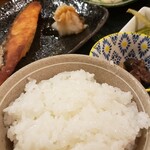 Fussan chi - 塩鮭、カキフライ定食