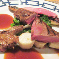 au deco - ランド産小鳩のオーブン焼きと内臓のカナッペ