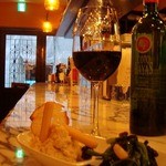 ピエドラ - スタンディングで赤ワインとタパス