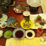 夕食（大広間で）